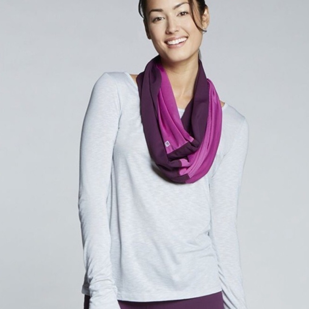Fabletics Infinity scarf in plum mulberry